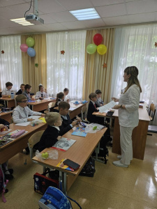 Беседу о здоровом питании для учащихся провела фельдшер СОШ № 3 Кондратюк Эльмира Гильмановна