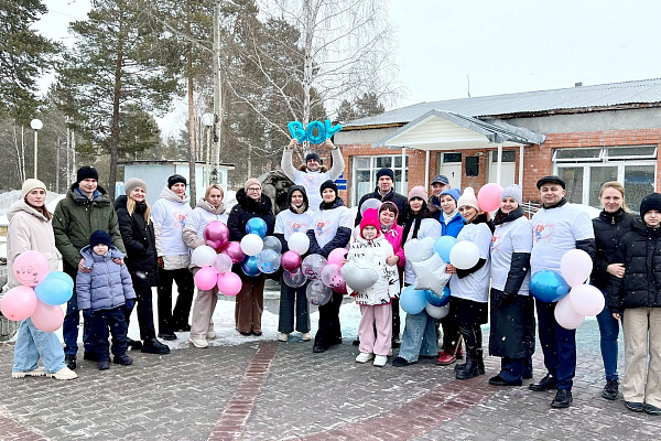 Сотрудники Белоярской районной больницы организовали яркий автопробег, посвященный Дню беременных