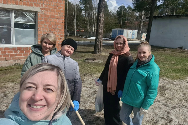 Сотрудники Белоярской районной больницы приняли участие в общегородском субботнике