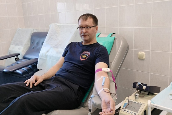 Сотрудники ОМВД города Белоярский приняли участие в акции по сбору донорской крови и ее компонентов