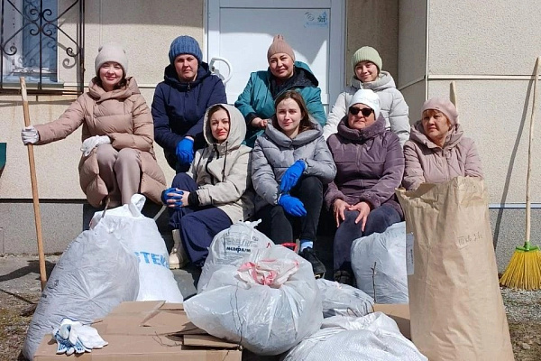 Сотрудники Белоярской районной больницы приняли участие в общегородском субботнике
