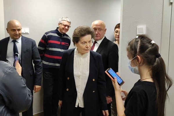 Губернатор Югры Наталья Комарова в ходе рабочей поездки посетила с.п. Лыхма