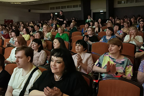 14 июня в центре культуры и досуга «Камертон» прошел торжественный концерт, посвященный празднованию дня медицинского работника