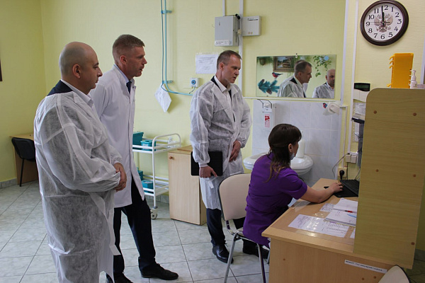 Директор департамента здравоохранения посетил Белоярскую районную больницу