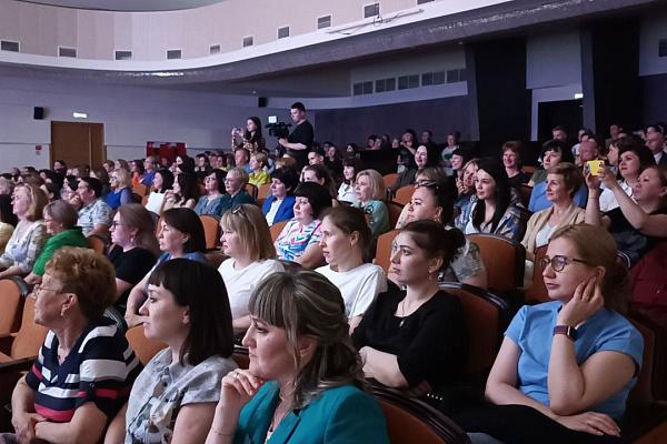 14 июня в центре культуры и досуга «Камертон» прошел торжественный концерт, посвященный празднованию дня медицинского работника